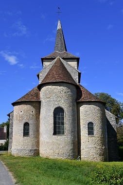 Église Saint-Pierre de Champvoux.
